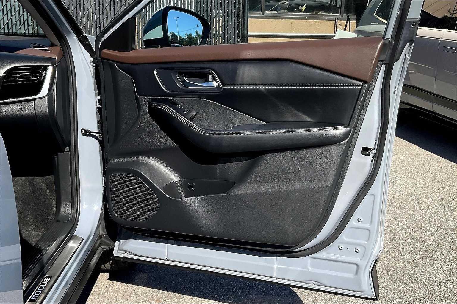 2023 Nissan Rogue SL - Photo 12