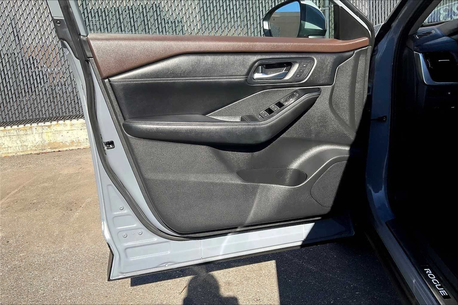 2023 Nissan Rogue SL - Photo 9