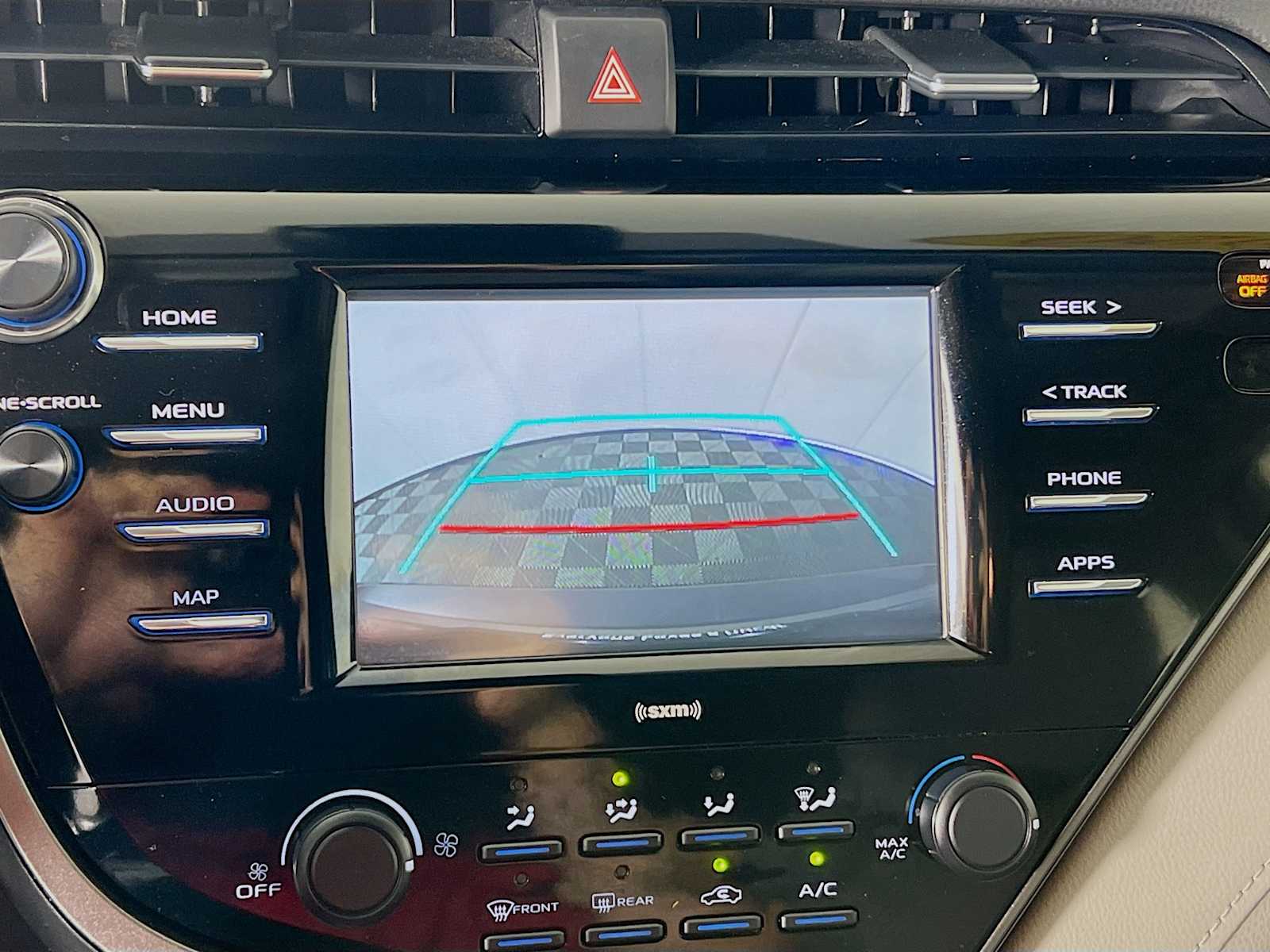 2020 Toyota Camry LE - Photo 13