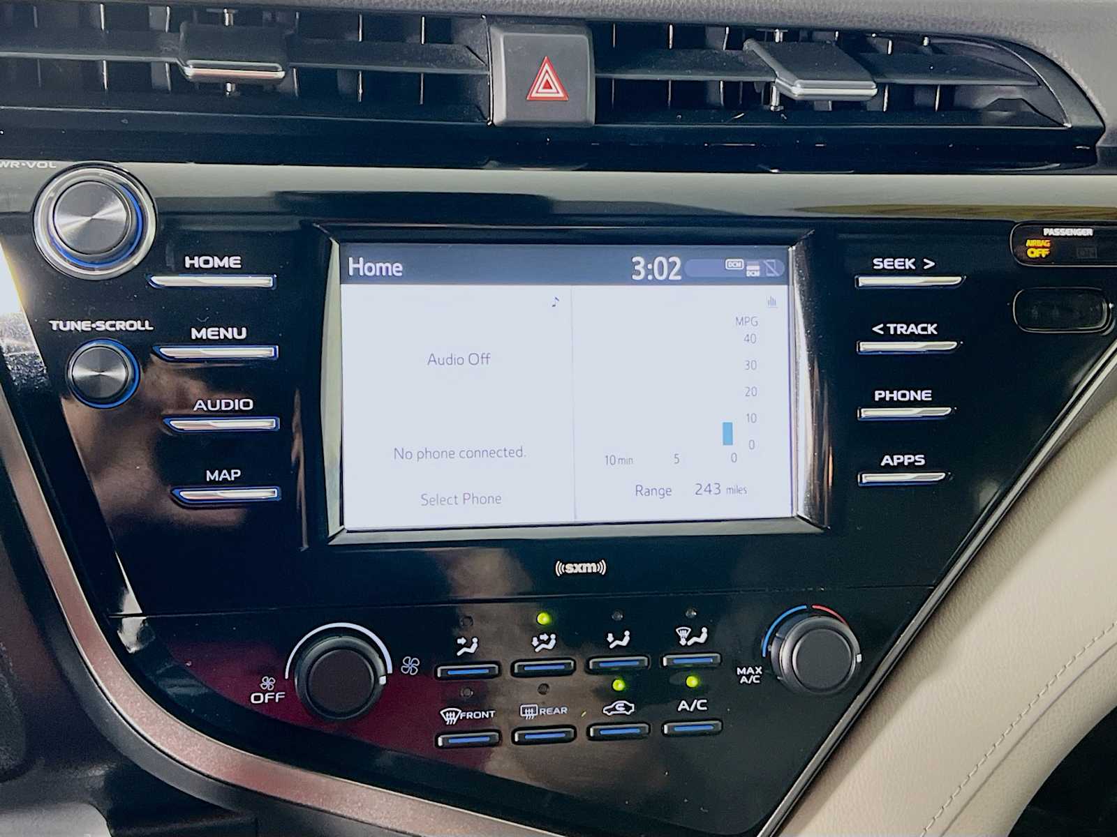 2020 Toyota Camry LE - Photo 14