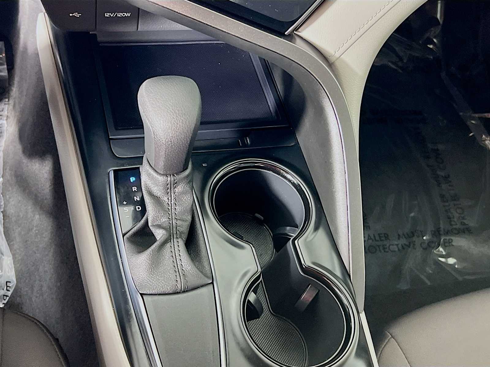 2020 Toyota Camry LE - Photo 16