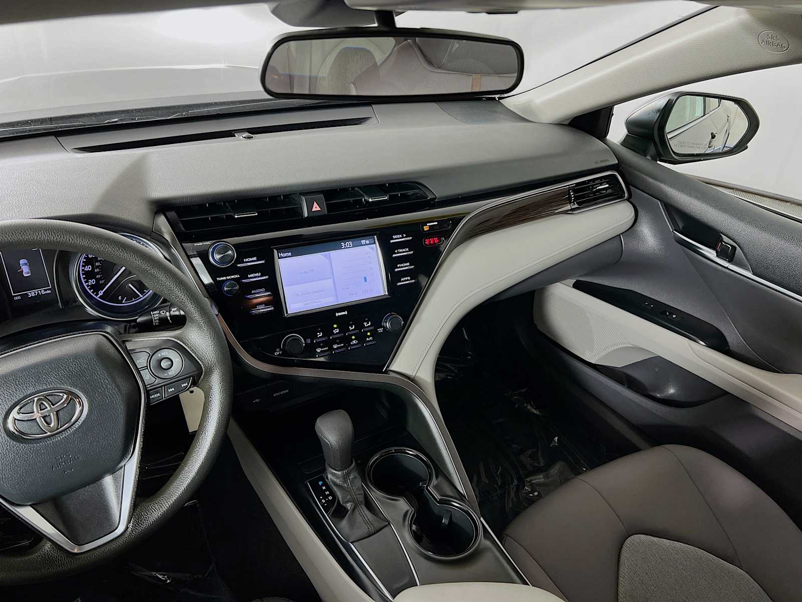 2020 Toyota Camry LE - Photo 22