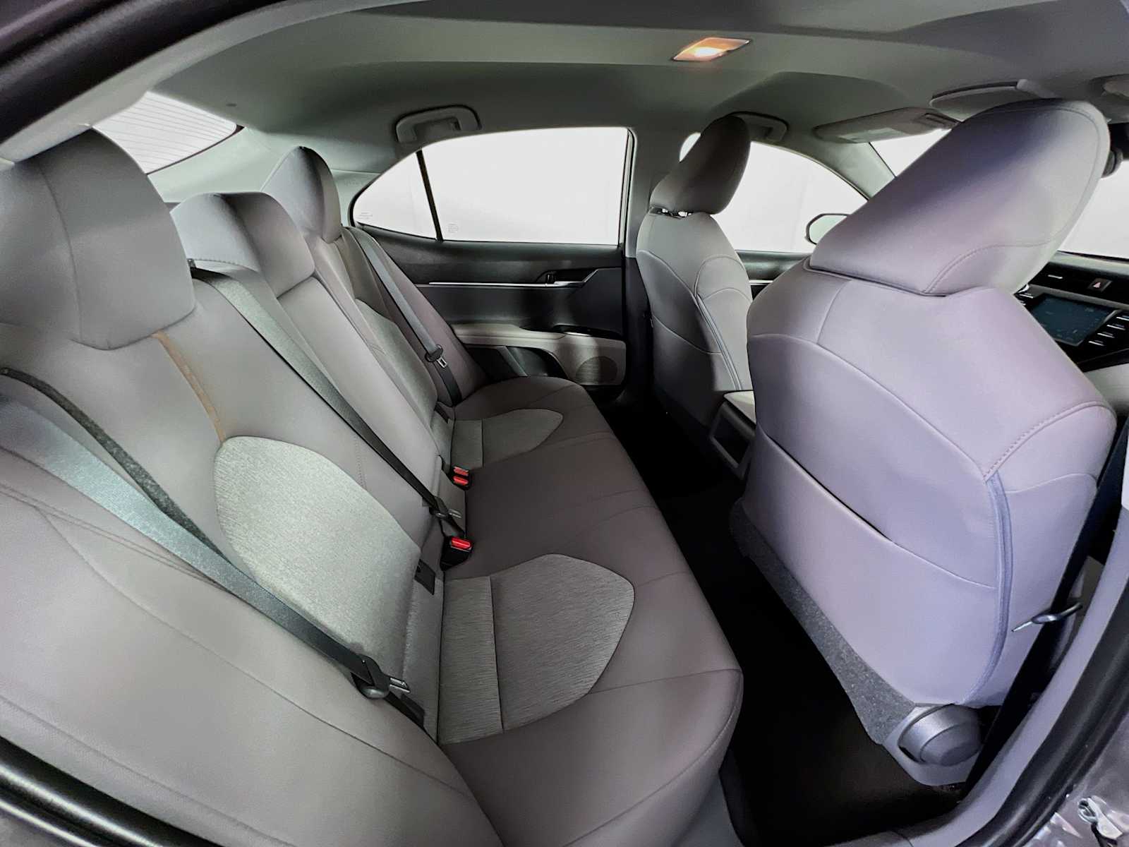 2020 Toyota Camry LE - Photo 25