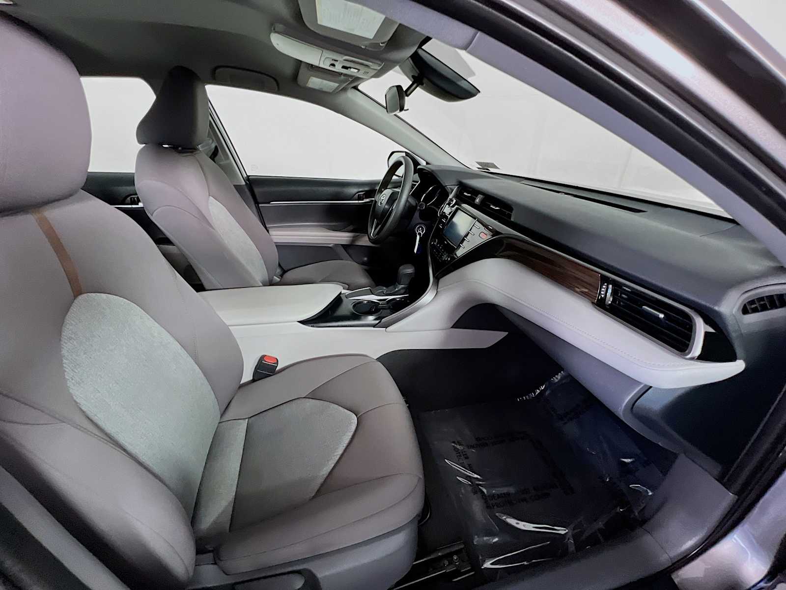 2020 Toyota Camry LE - Photo 26