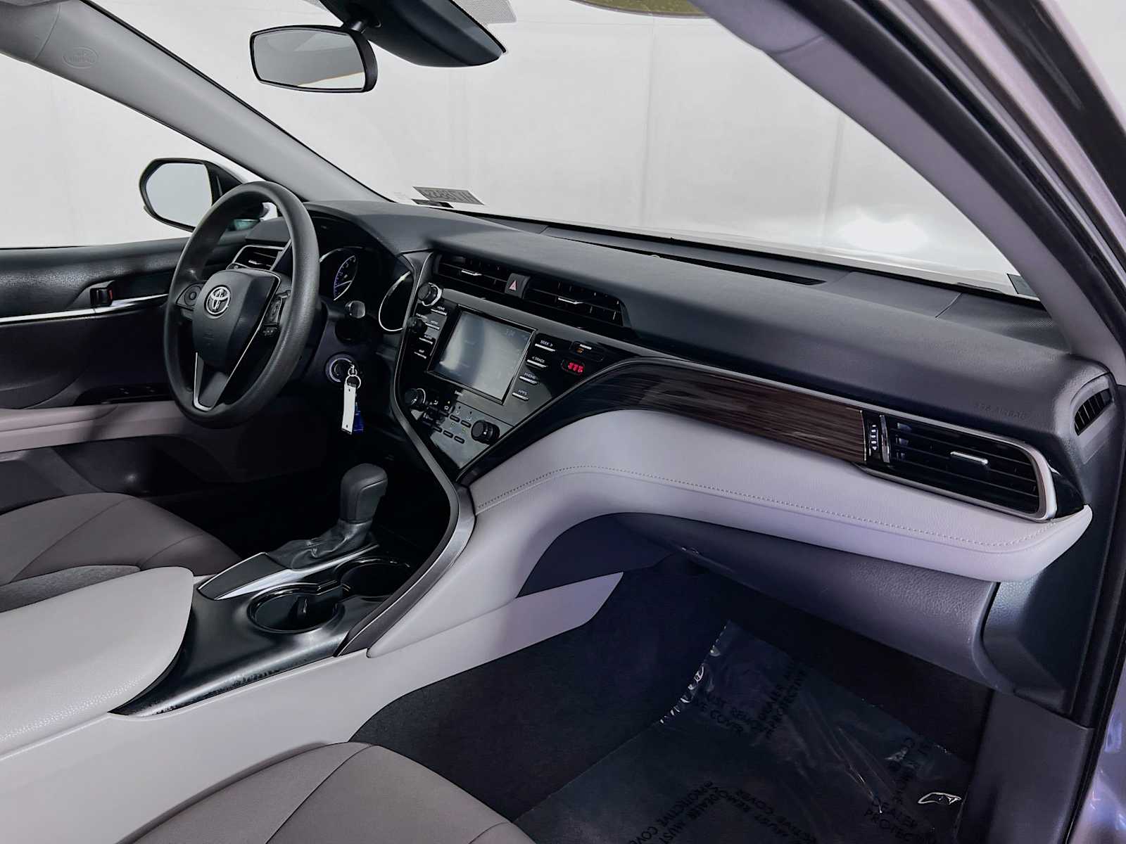 2020 Toyota Camry LE - Photo 27