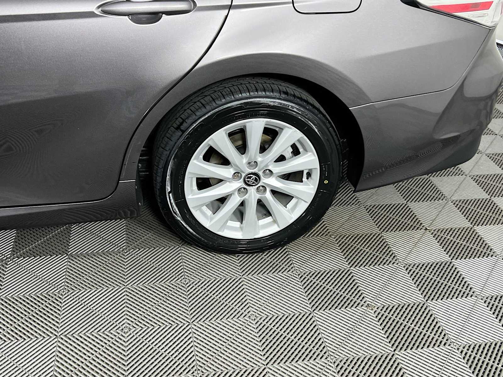 2020 Toyota Camry LE - Photo 29