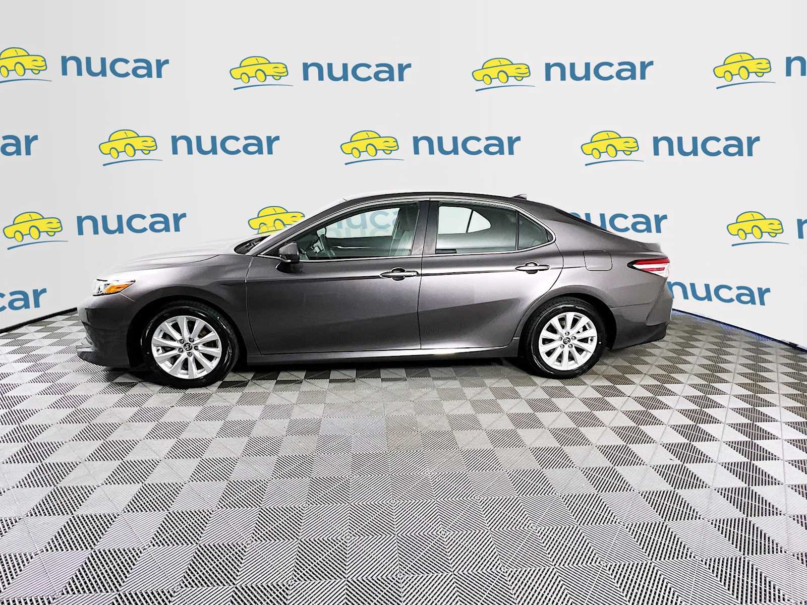 2020 Toyota Camry LE - Photo 4