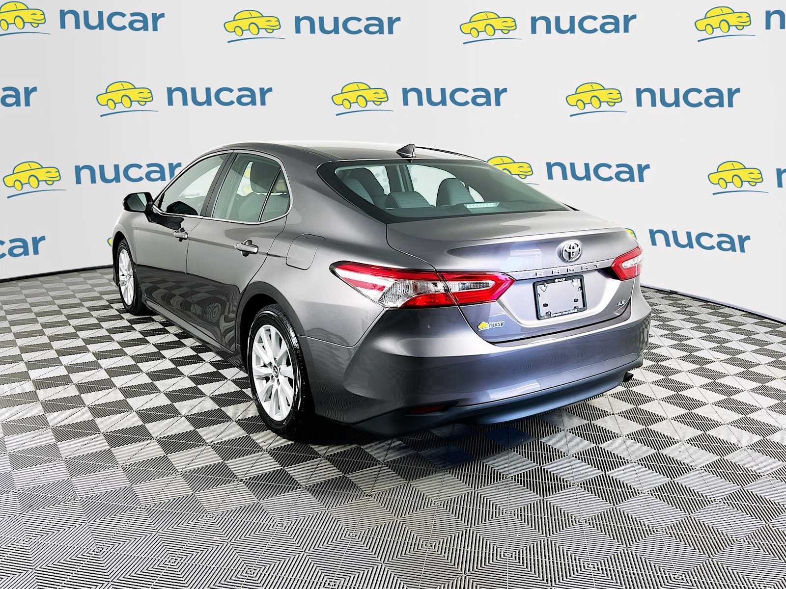 2020 Toyota Camry LE - Photo 5