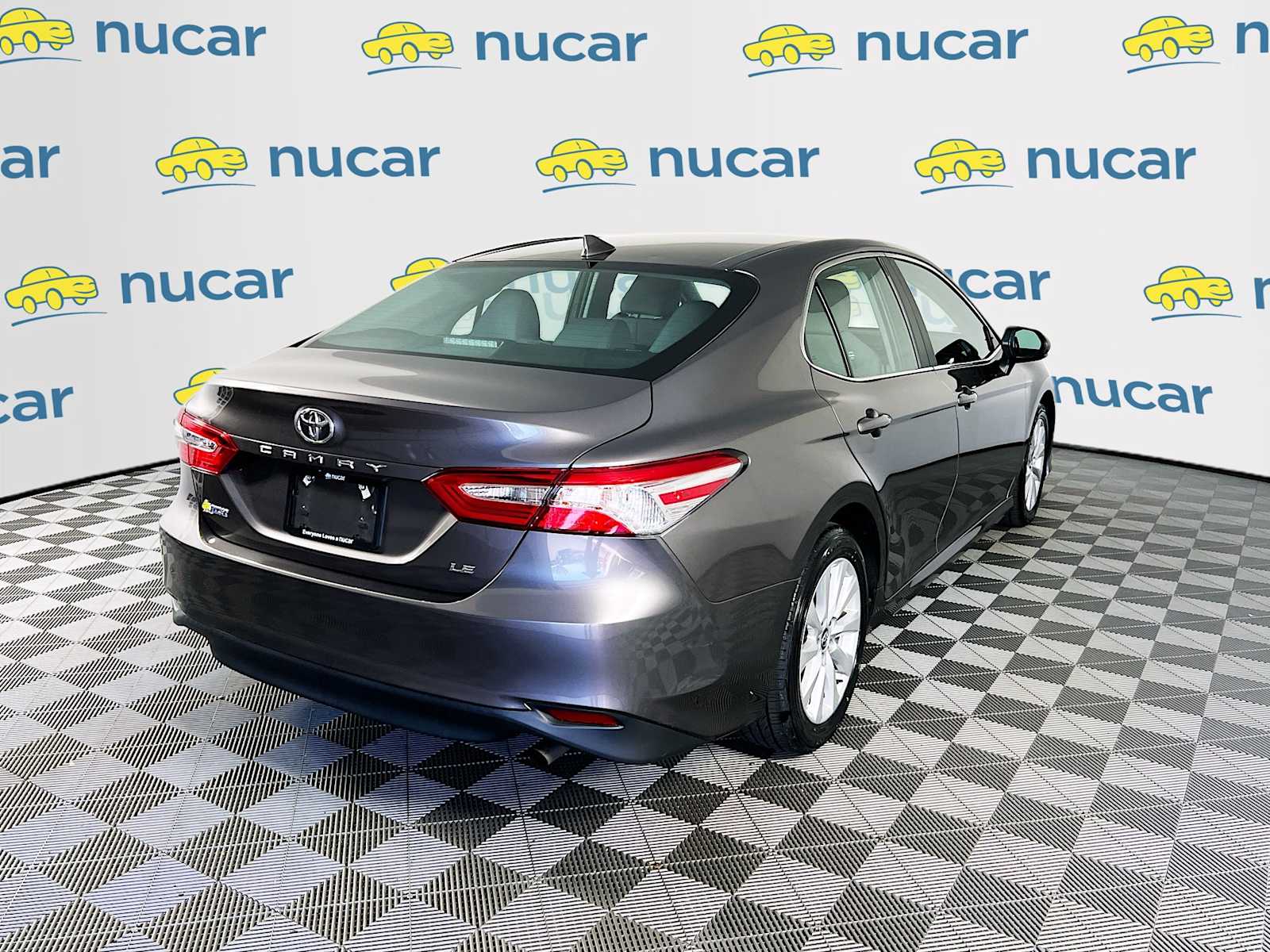 2020 Toyota Camry LE - Photo 7