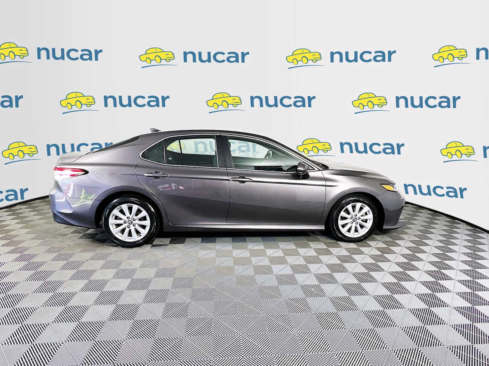 2020 Toyota Camry LE - Photo 8