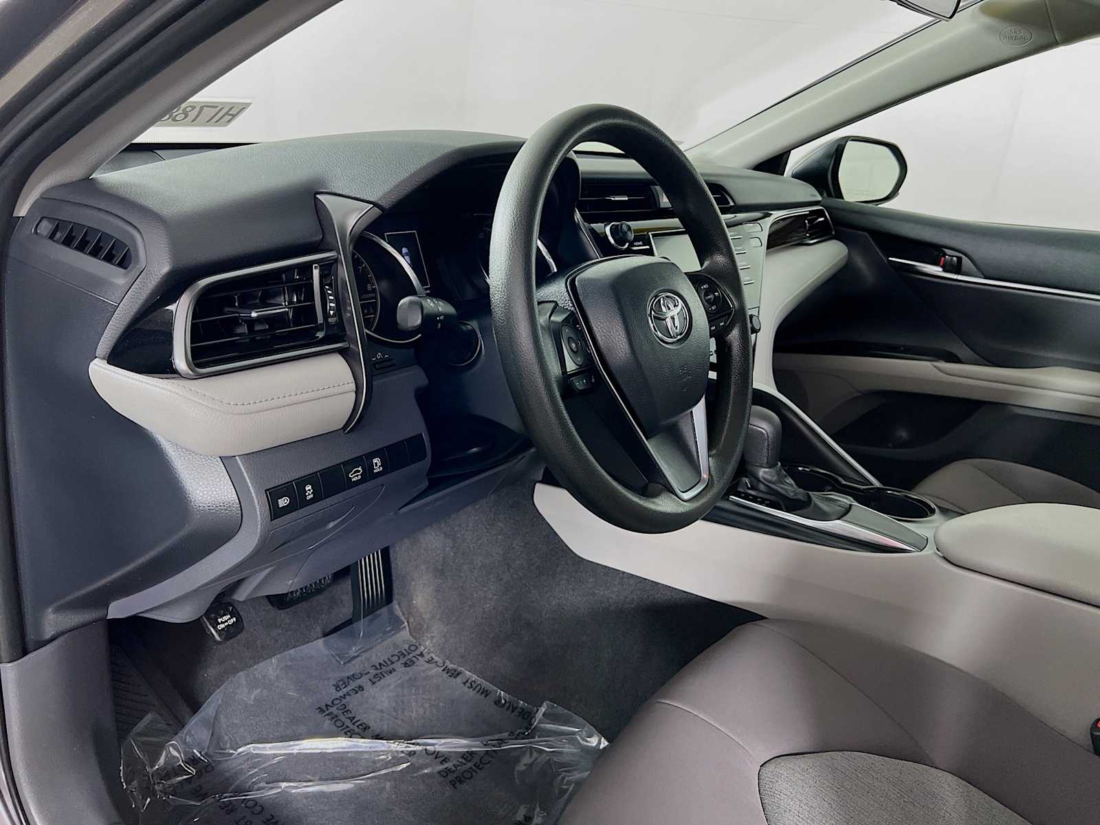 2020 Toyota Camry LE - Photo 9