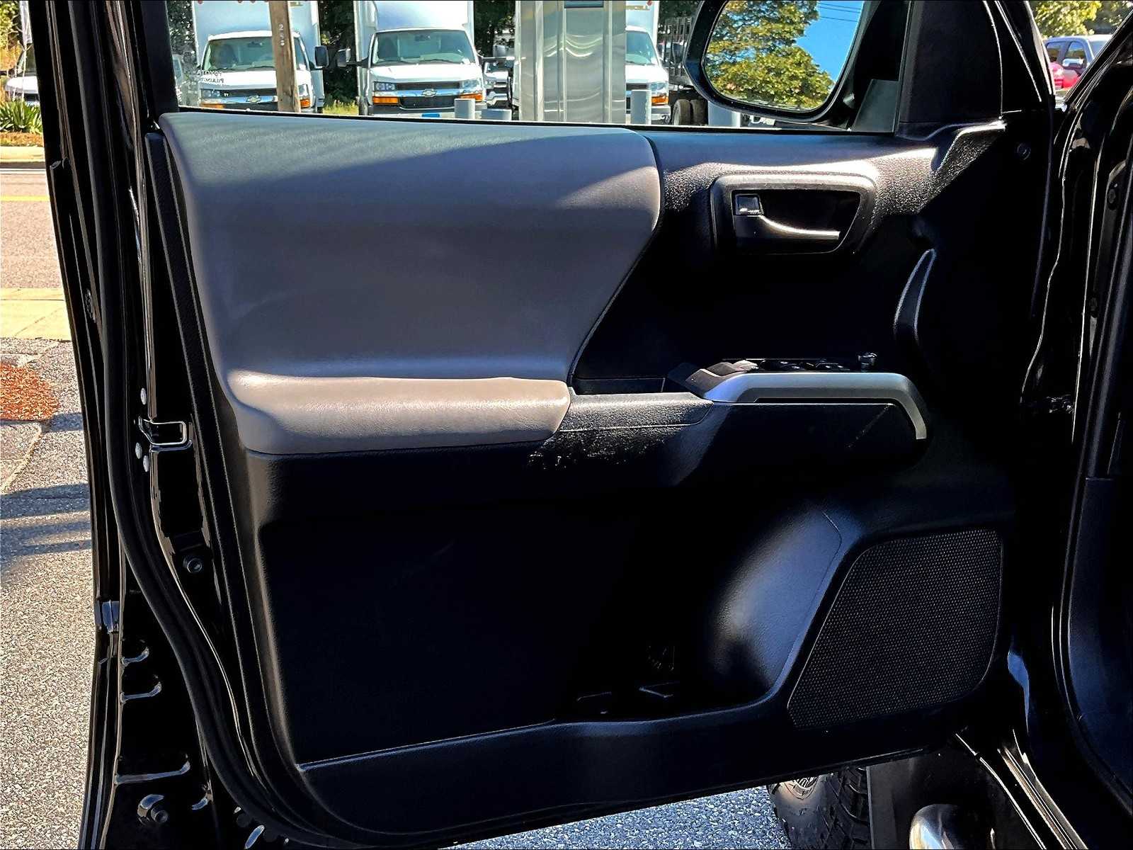 2021 Toyota Tacoma SR5 - Photo 9