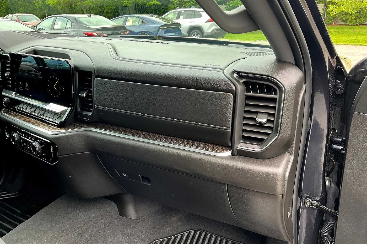2023 Chevrolet Silverado 1500 LT - Photo 13