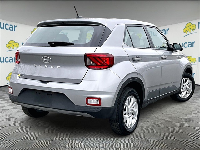 2025 Hyundai Venue SE - Photo 13