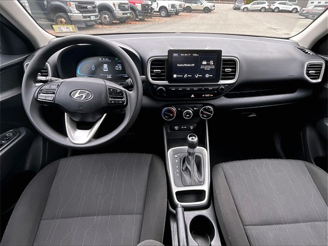 2025 Hyundai Venue SE - Photo 16