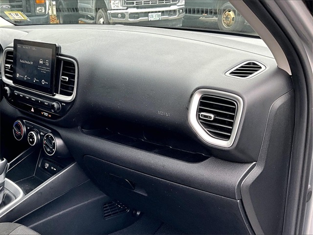 2025 Hyundai Venue SE - Photo 17