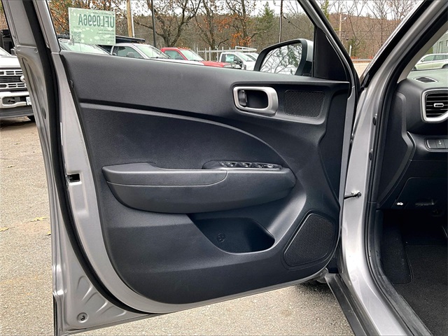 2025 Hyundai Venue SE - Photo 18