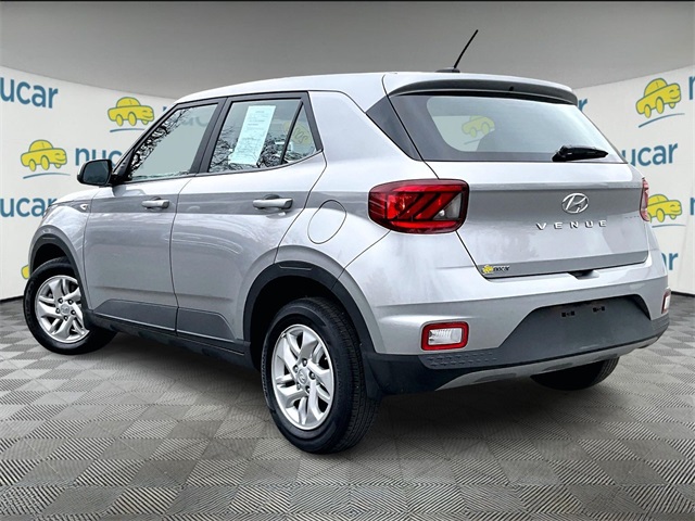 2025 Hyundai Venue SE - Photo 2
