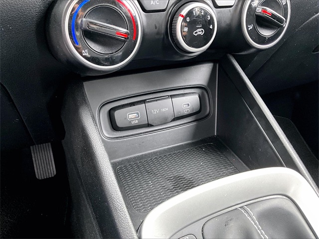 2025 Hyundai Venue SE - Photo 27