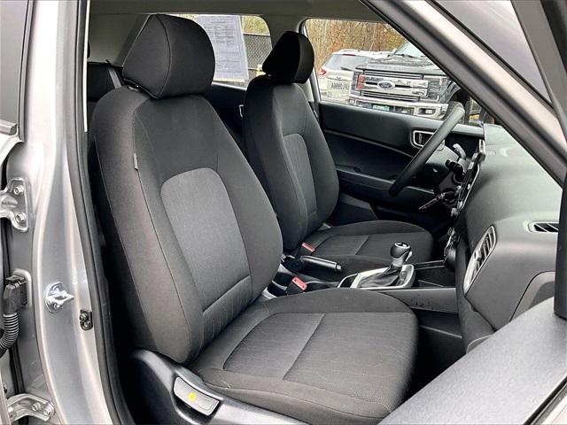 2025 Hyundai Venue SE - Photo 7