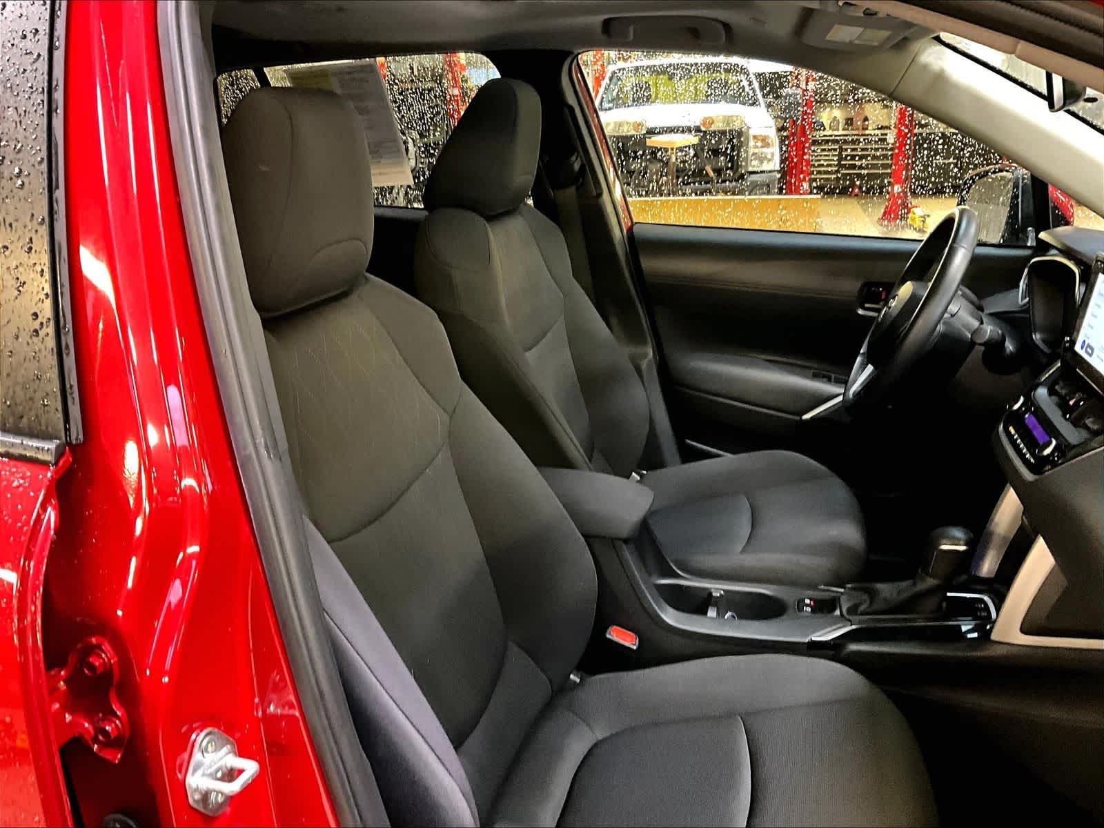 2024 Toyota Corolla Cross LE - Photo 11