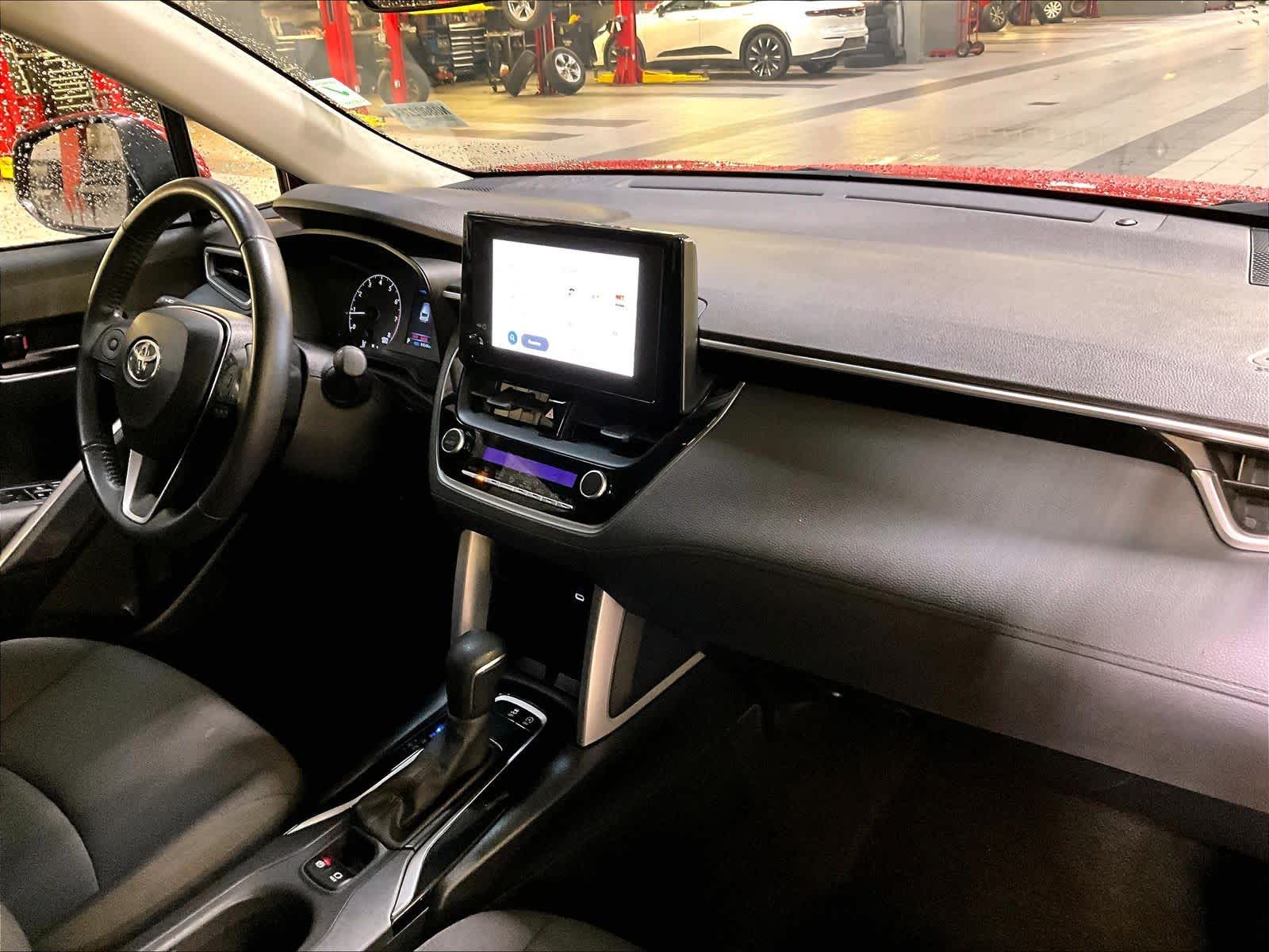 2024 Toyota Corolla Cross LE - Photo 14