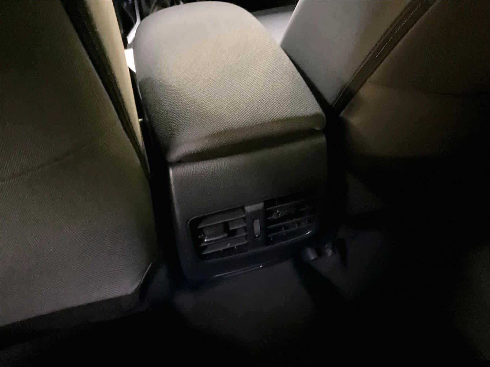 2024 Toyota Corolla Cross LE - Photo 28