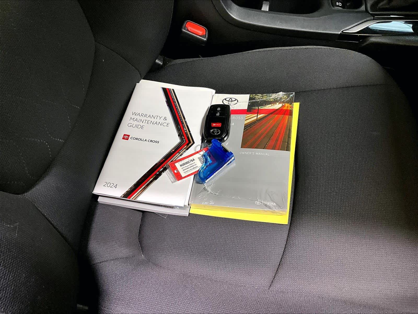 2024 Toyota Corolla Cross LE - Photo 31