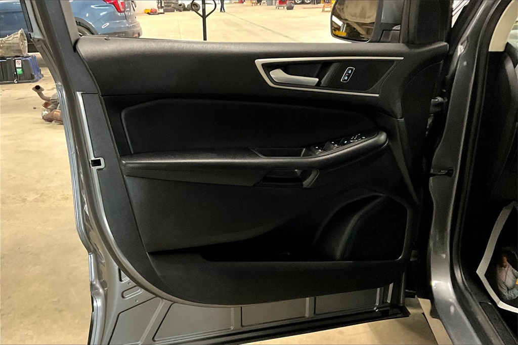 2022 Ford Edge SEL - Photo 9