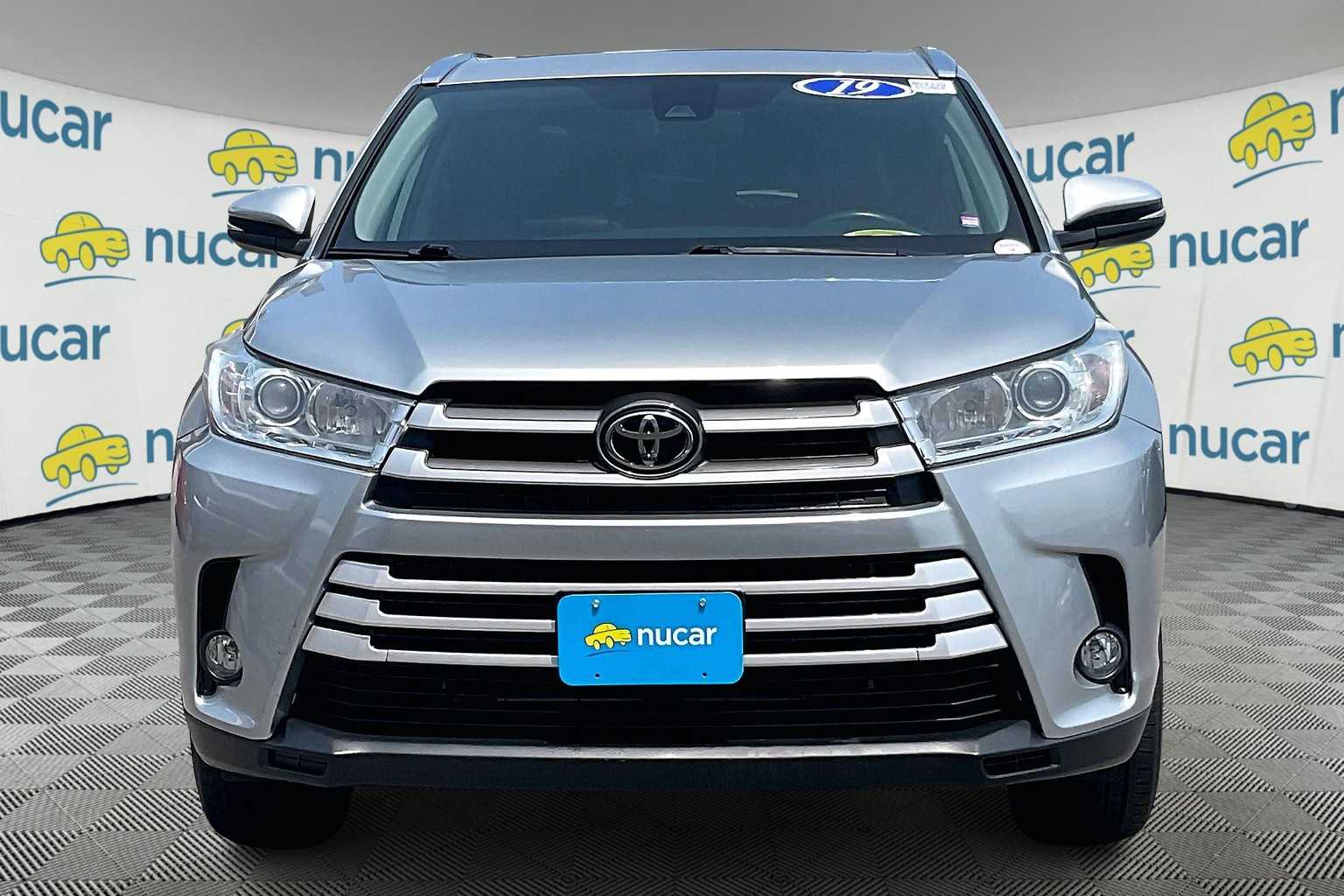 Used 2019 Toyota Highlander XLE with VIN 5TDJZRFH0KS565764 for sale in New Castle, DE