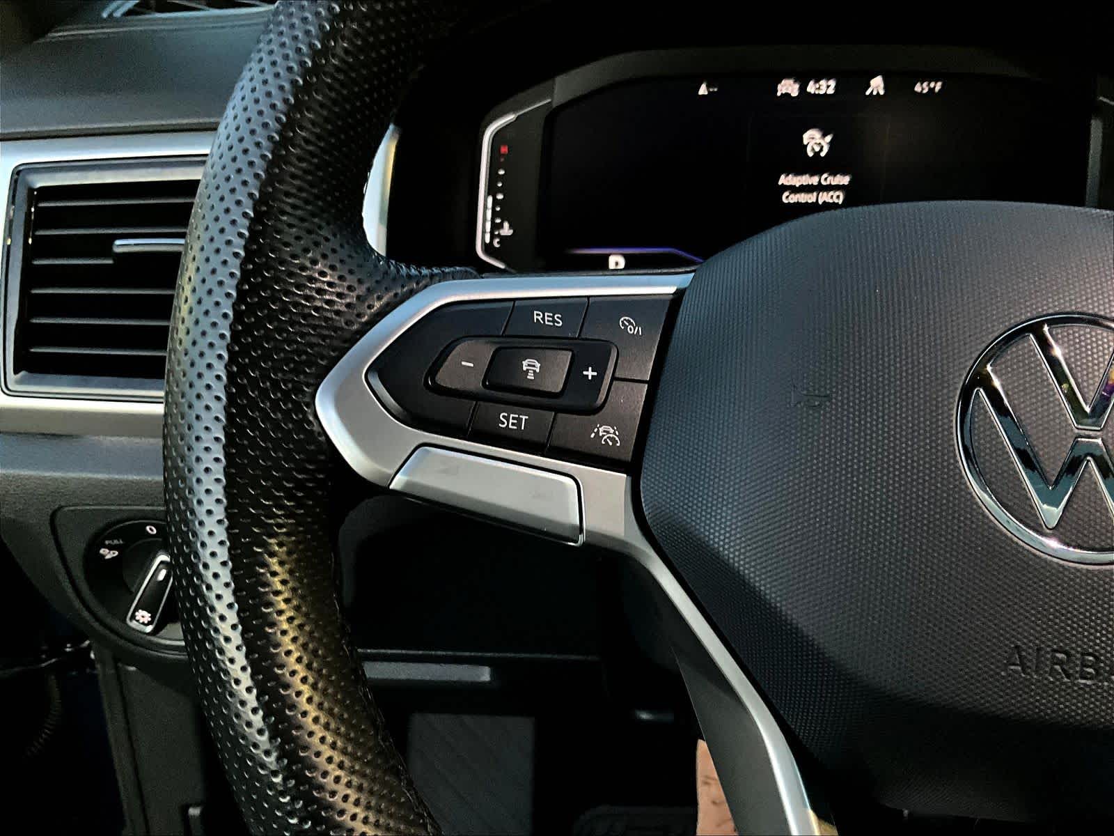 2023 Volkswagen Atlas Cross Sport 3.6L V6 SEL R-Line Black - Photo 23