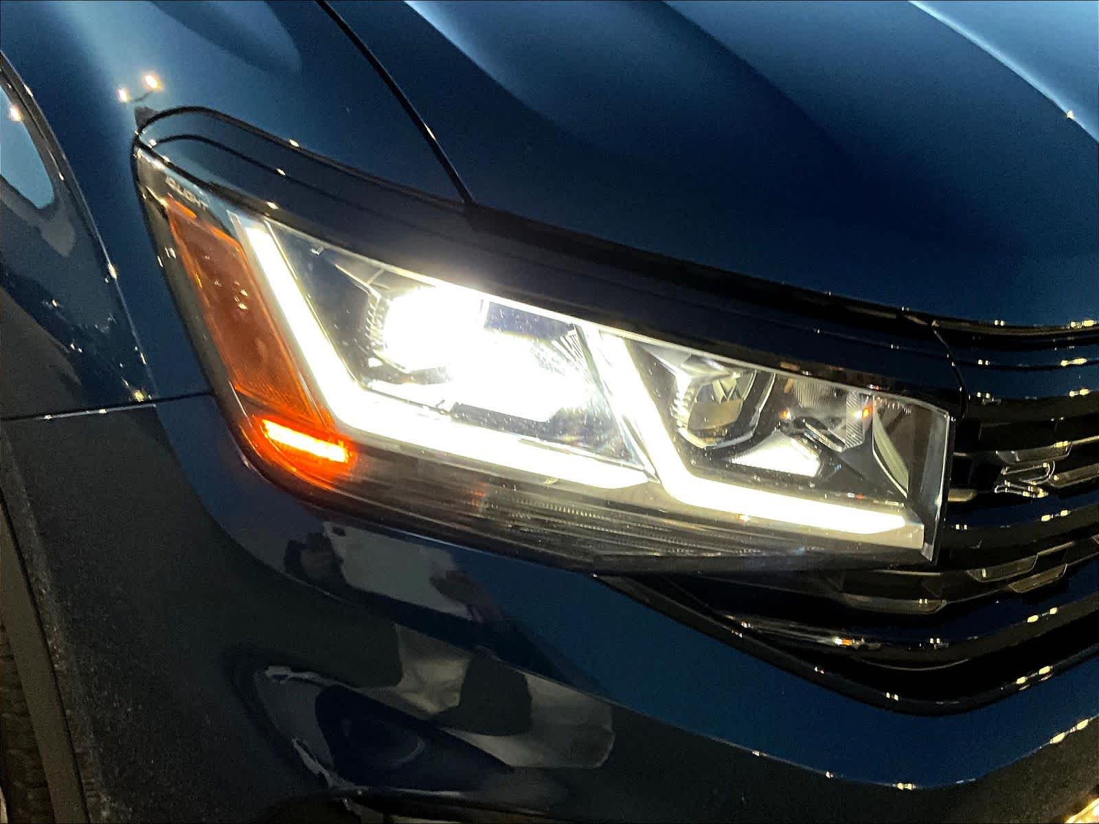 2023 Volkswagen Atlas Cross Sport 3.6L V6 SEL R-Line Black - Photo 32