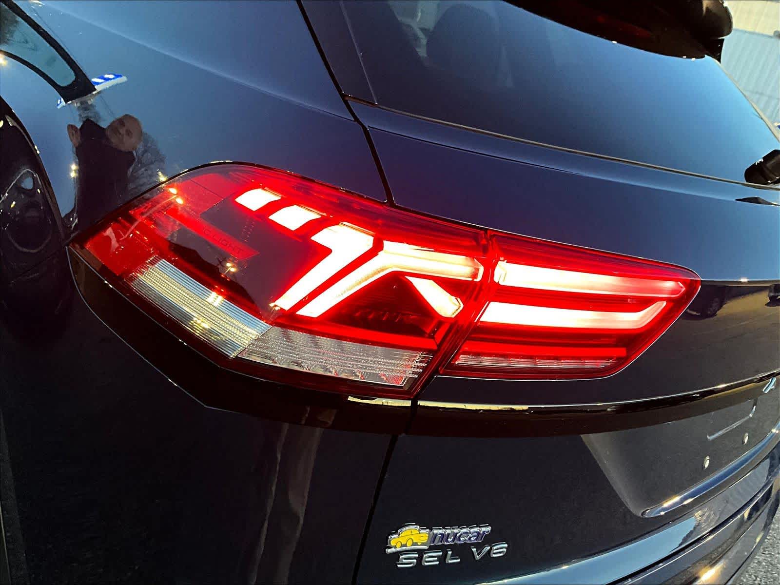 2023 Volkswagen Atlas Cross Sport 3.6L V6 SEL R-Line Black - Photo 33