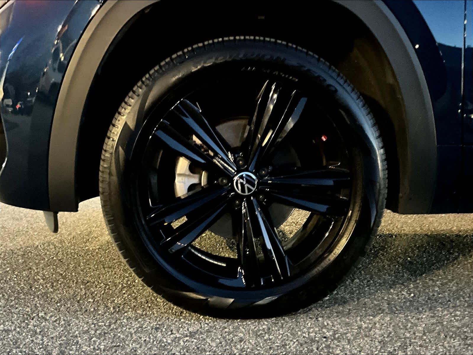 2023 Volkswagen Atlas Cross Sport 3.6L V6 SEL R-Line Black - Photo 7