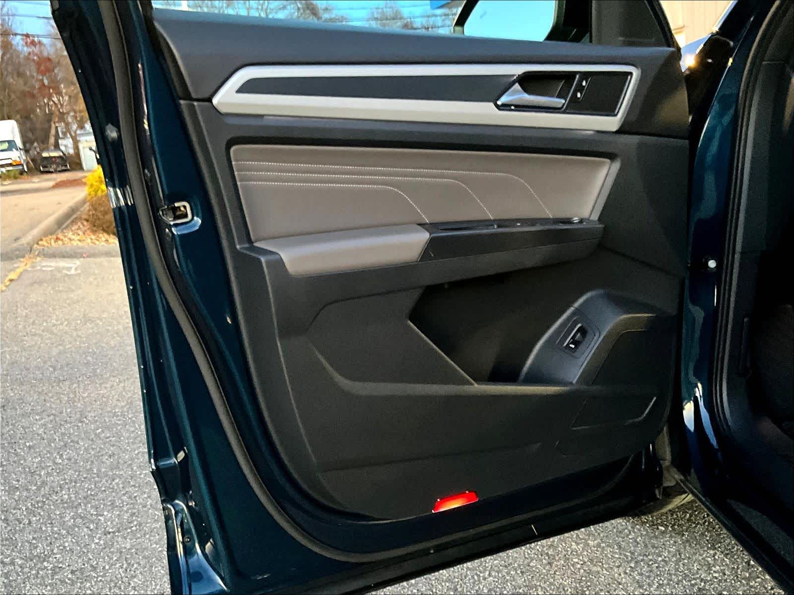 2023 Volkswagen Atlas Cross Sport 3.6L V6 SEL R-Line Black - Photo 9