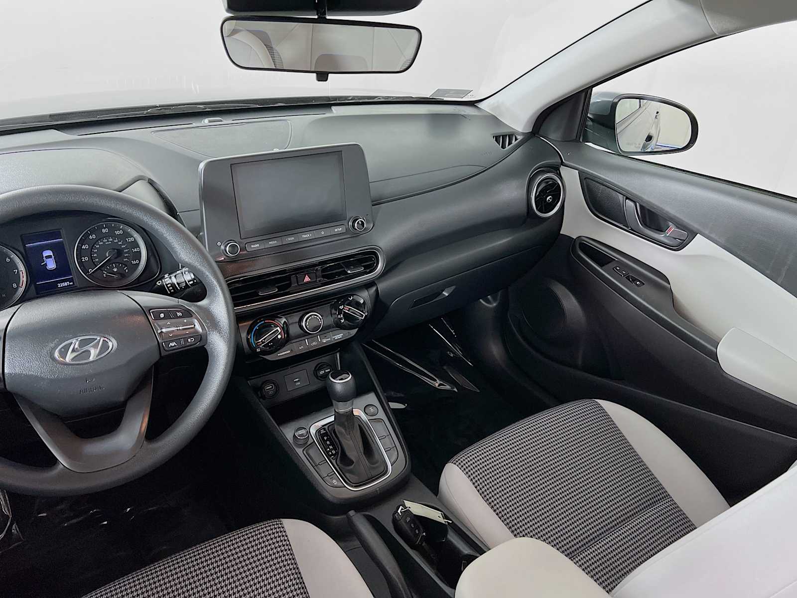 2022 Hyundai Kona SE - Photo 22