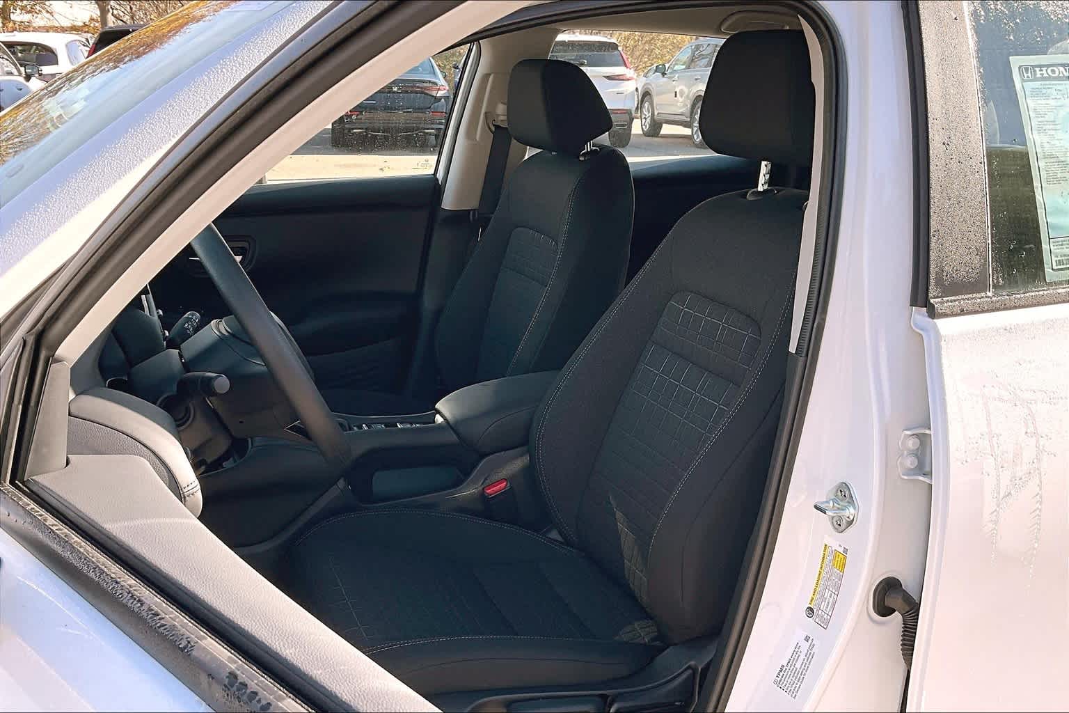 2025 Honda HR-V LX - Photo 11
