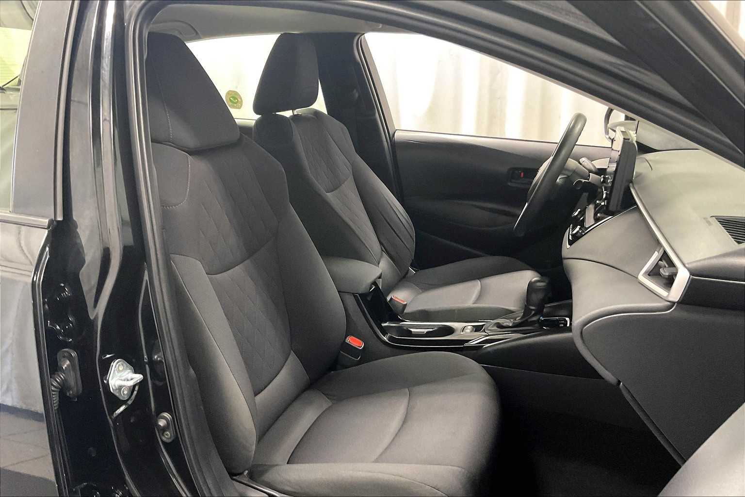 2022 Toyota Corolla Hybrid LE - Photo 11