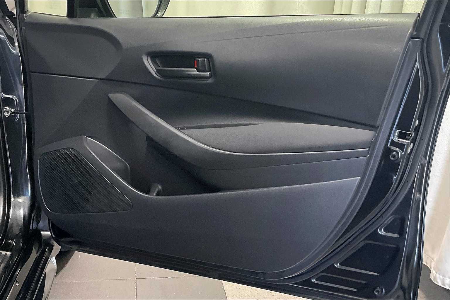 2022 Toyota Corolla Hybrid LE - Photo 12