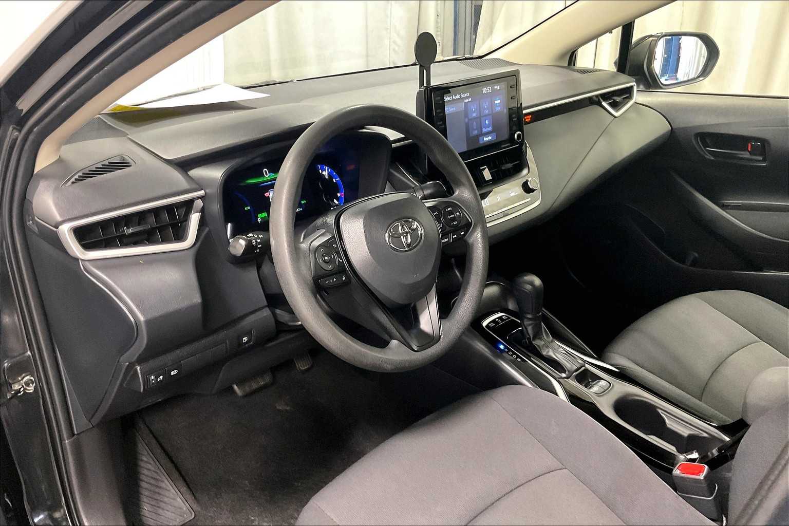 2022 Toyota Corolla Hybrid LE - Photo 8