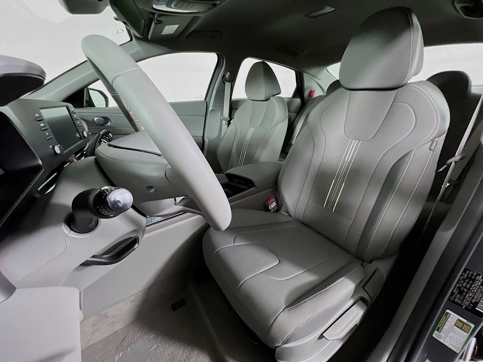 2025 Hyundai Elantra SEL Sport - Photo 12