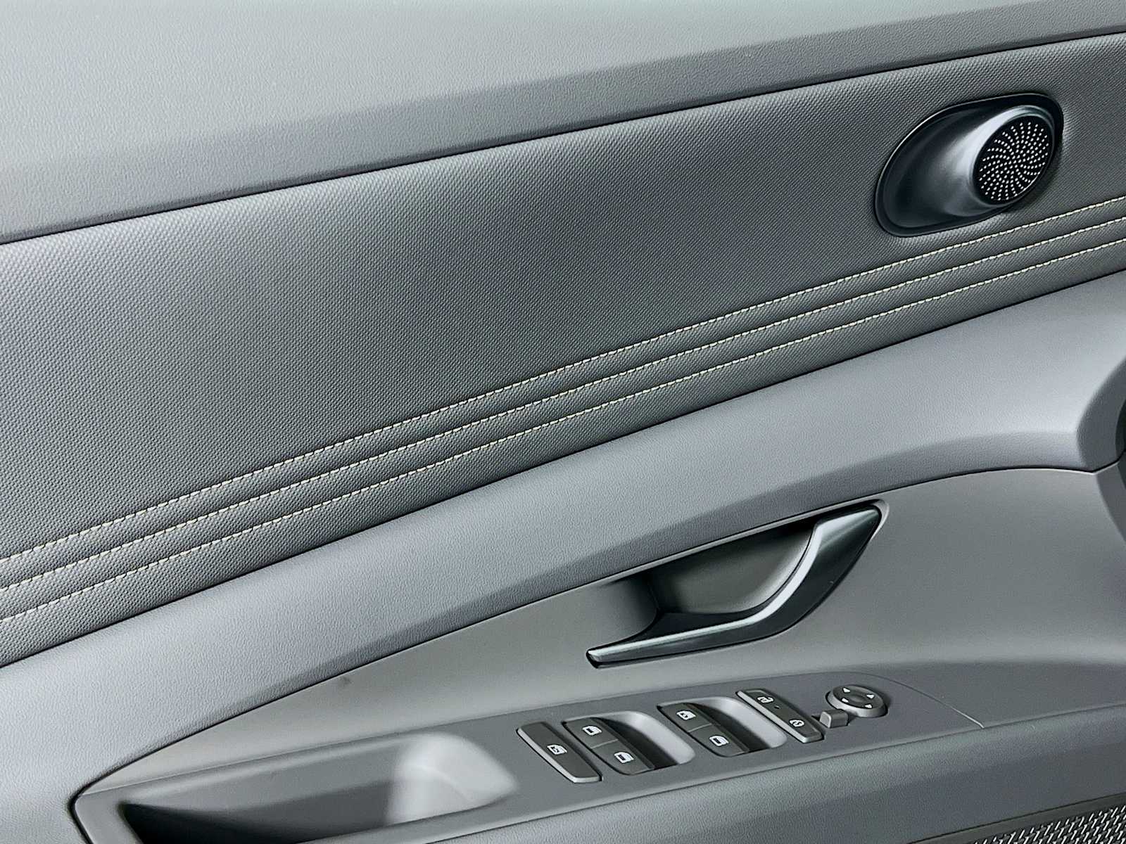 2025 Hyundai Elantra SEL Sport - Photo 15