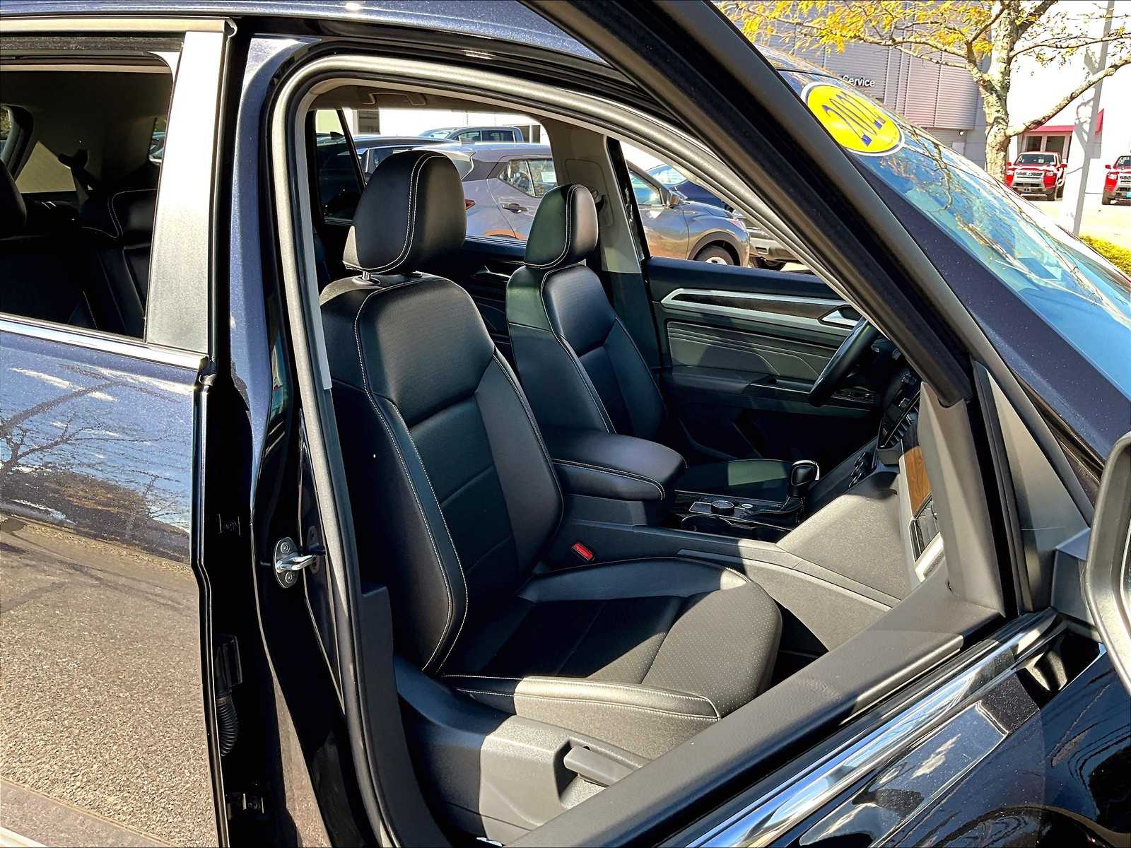 2022 Volkswagen Atlas 3.6L V6 SE w/Technology - Photo 11