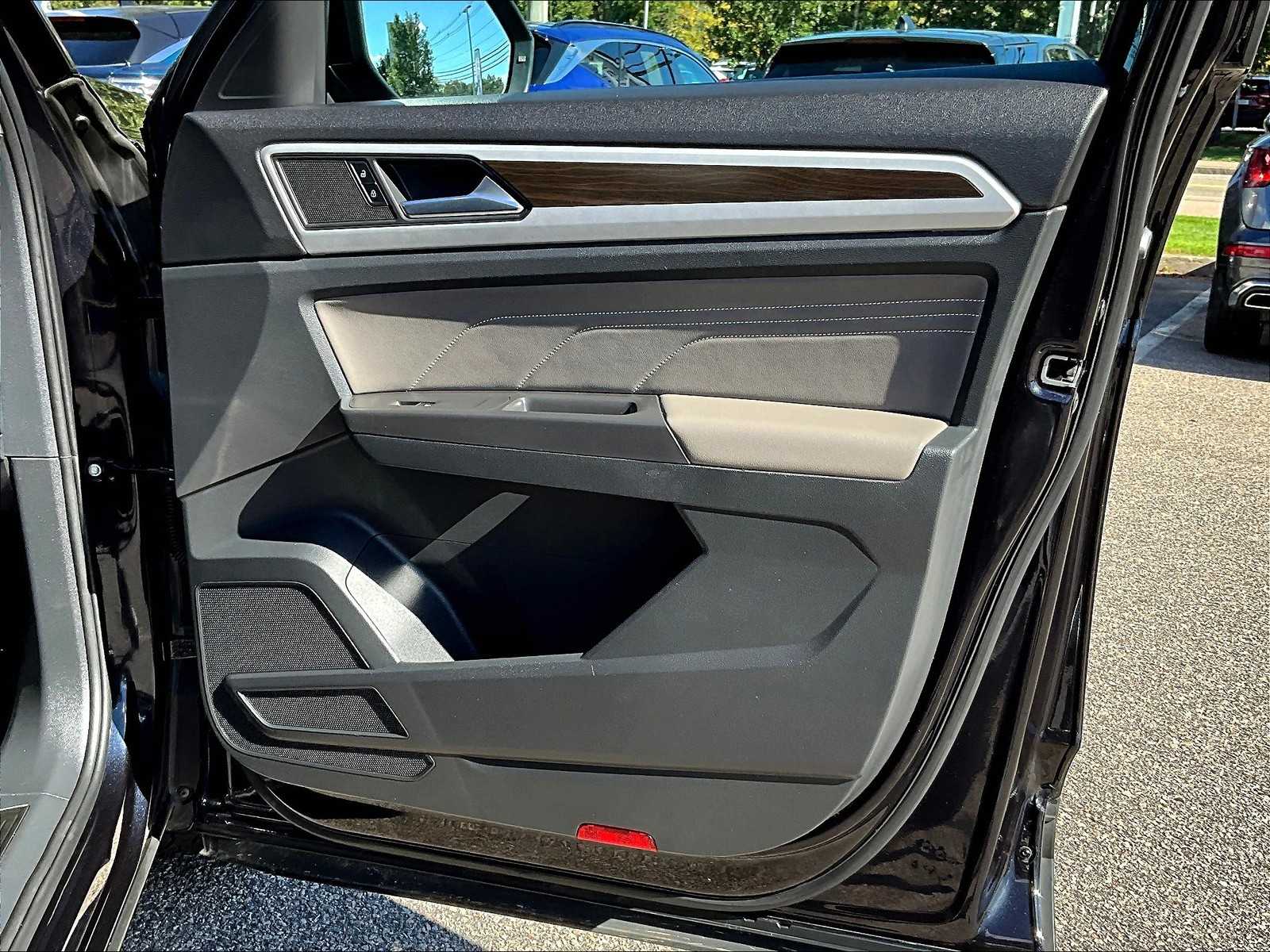 2022 Volkswagen Atlas 3.6L V6 SE w/Technology - Photo 12