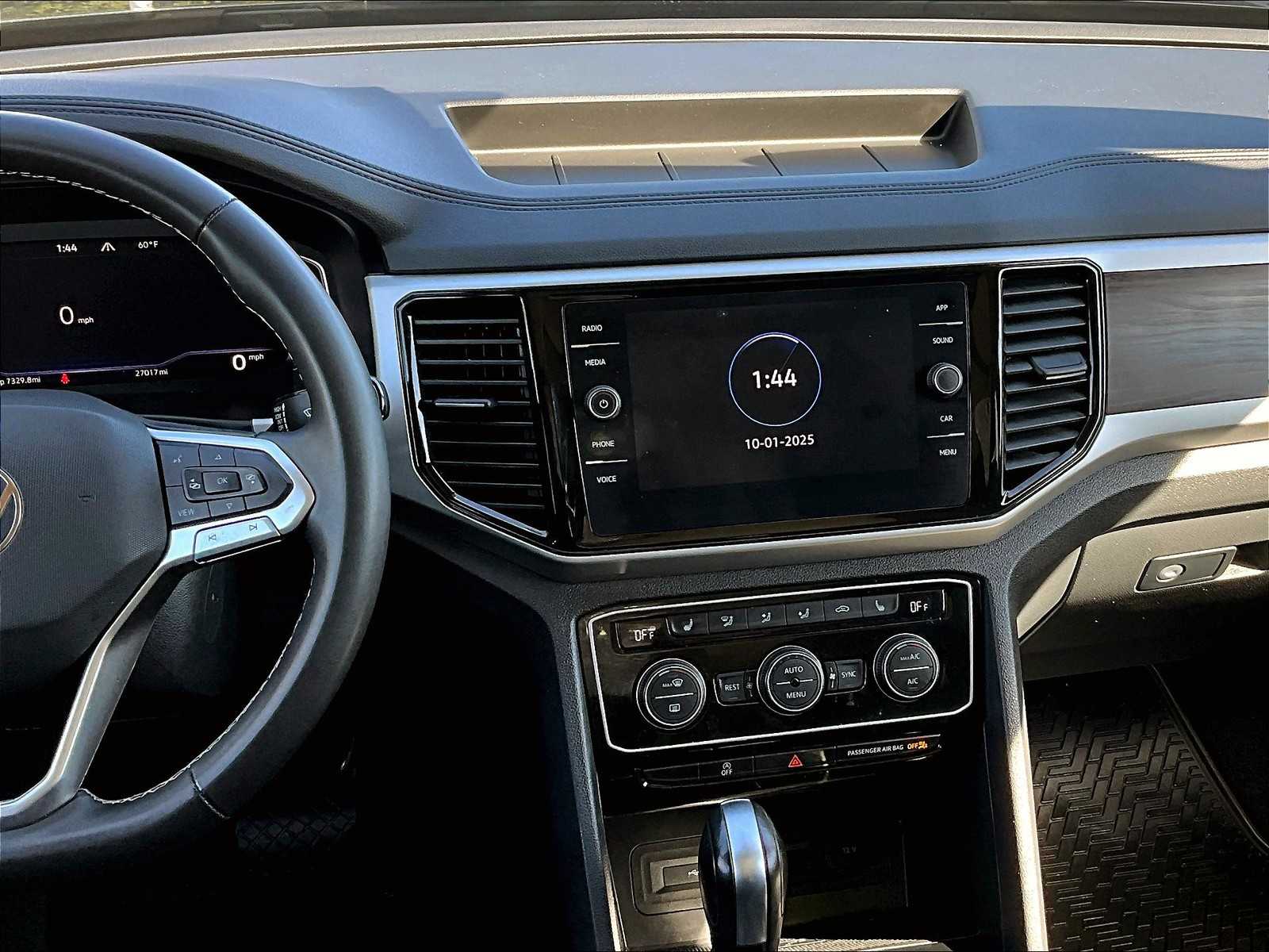 2022 Volkswagen Atlas 3.6L V6 SE w/Technology - Photo 19