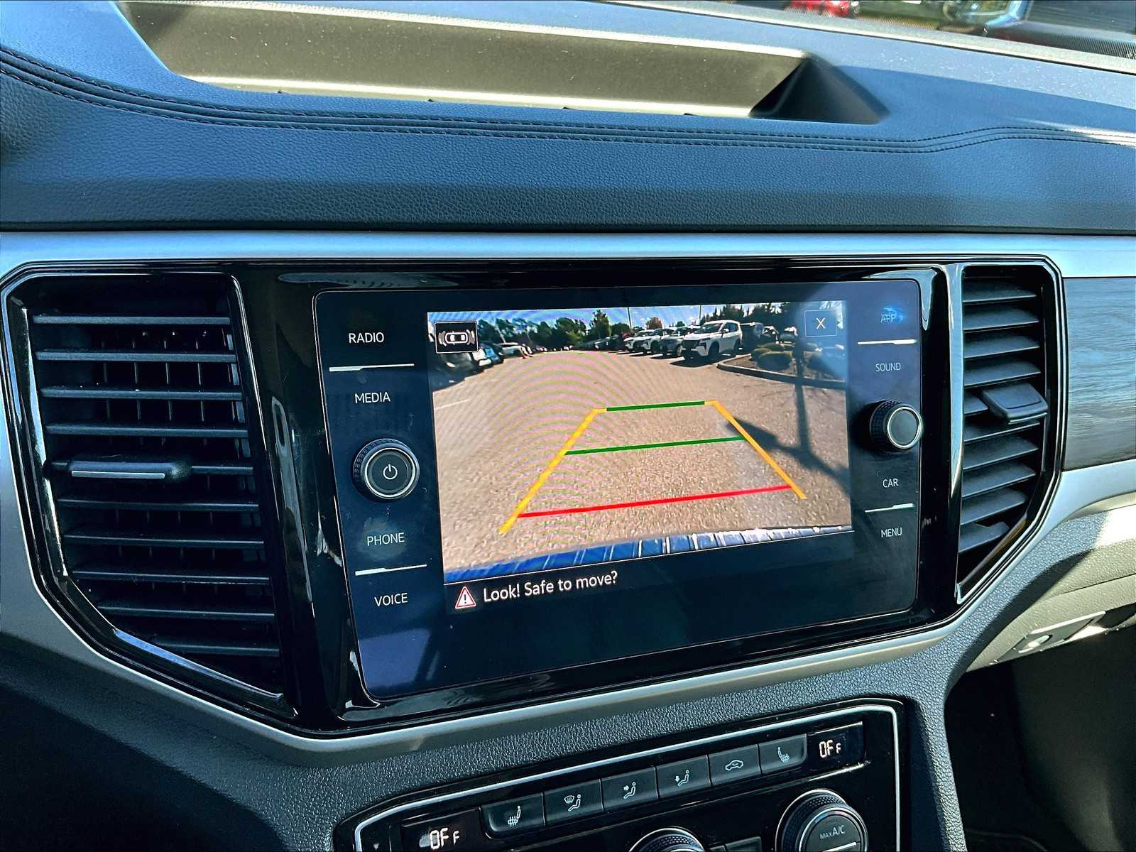 2022 Volkswagen Atlas 3.6L V6 SE w/Technology - Photo 20