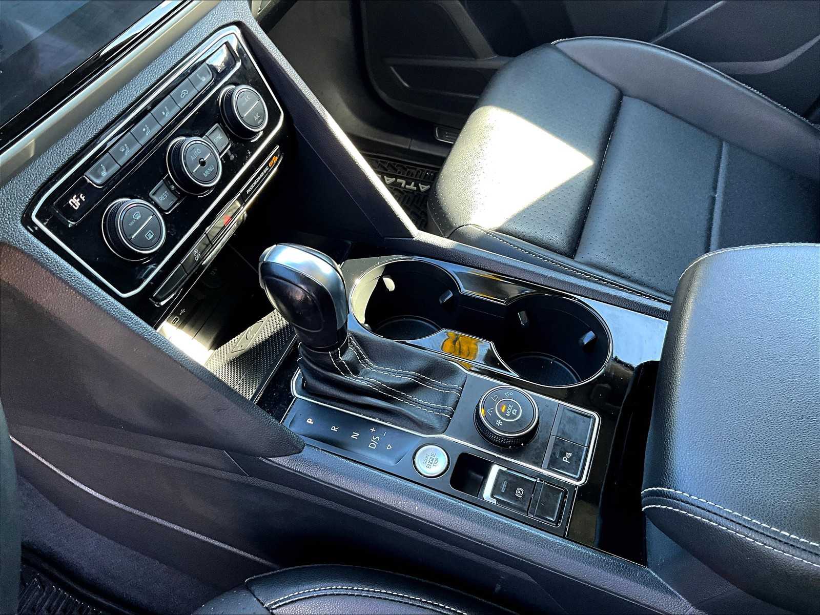 2022 Volkswagen Atlas 3.6L V6 SE w/Technology - Photo 21