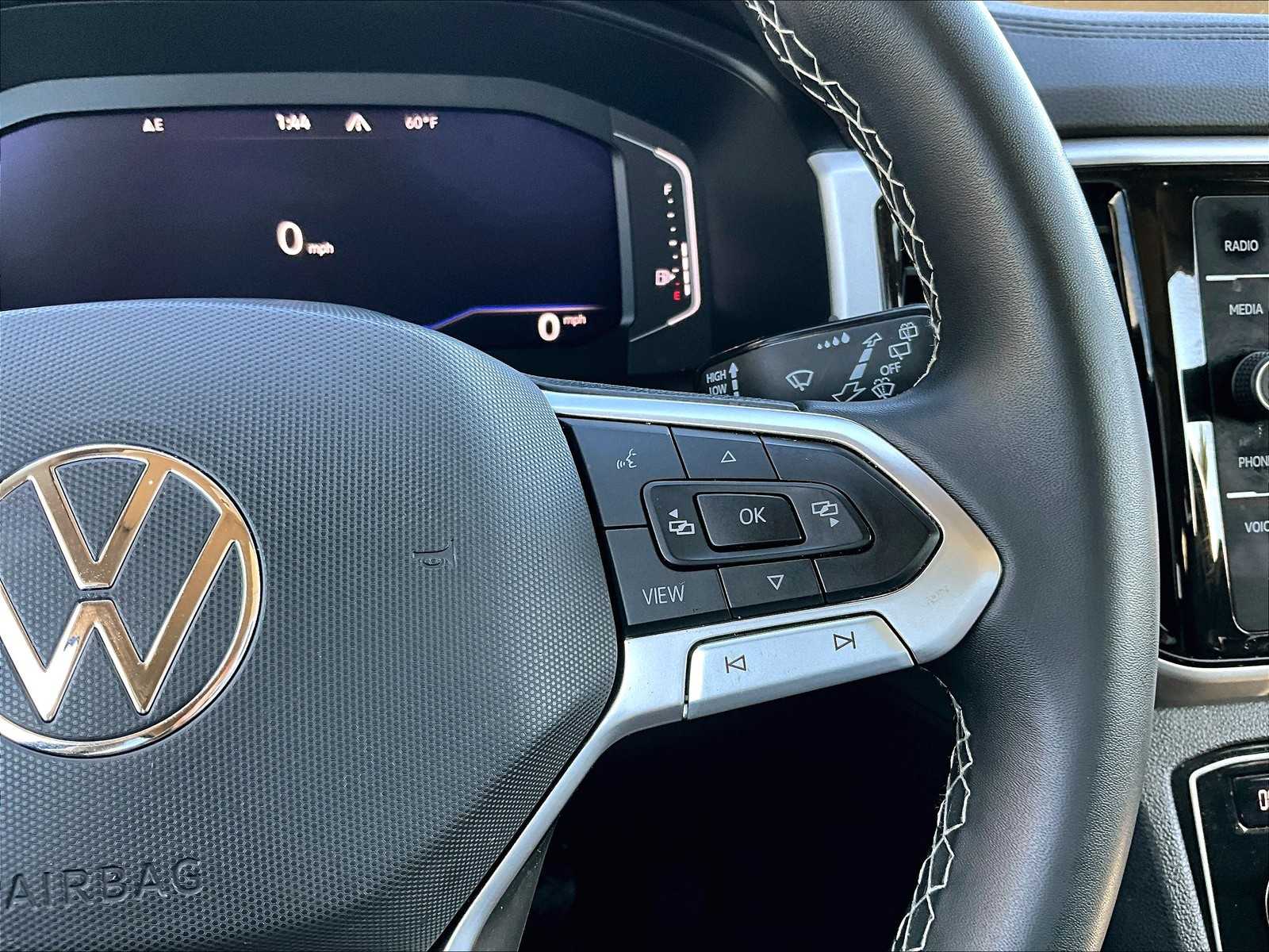 2022 Volkswagen Atlas 3.6L V6 SE w/Technology - Photo 25