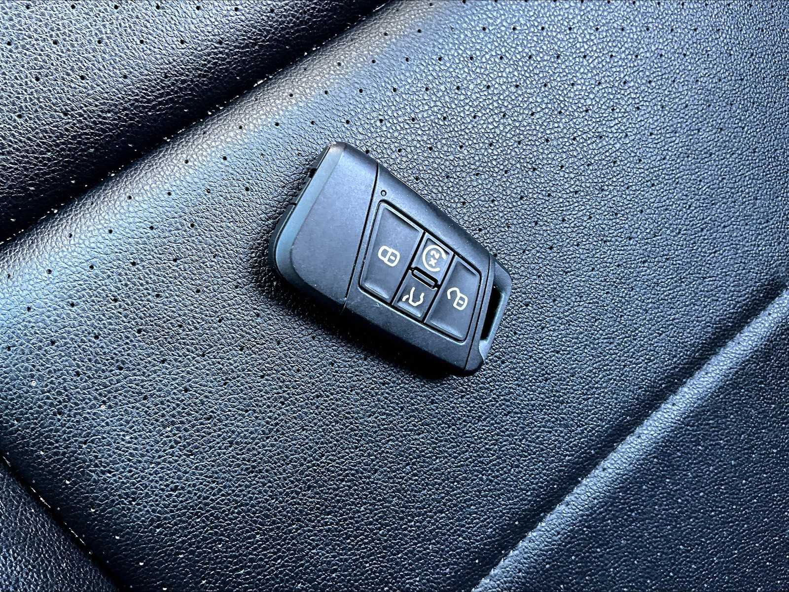 2022 Volkswagen Atlas 3.6L V6 SE w/Technology - Photo 31