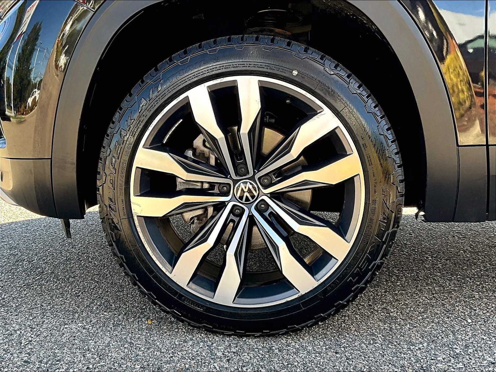 2022 Volkswagen Atlas 3.6L V6 SE w/Technology - Photo 7